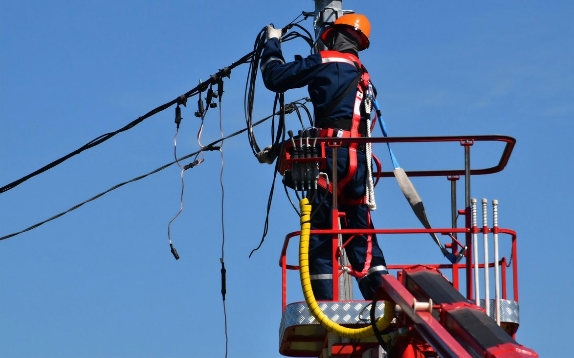 Ausgrid — apprentices on the tools